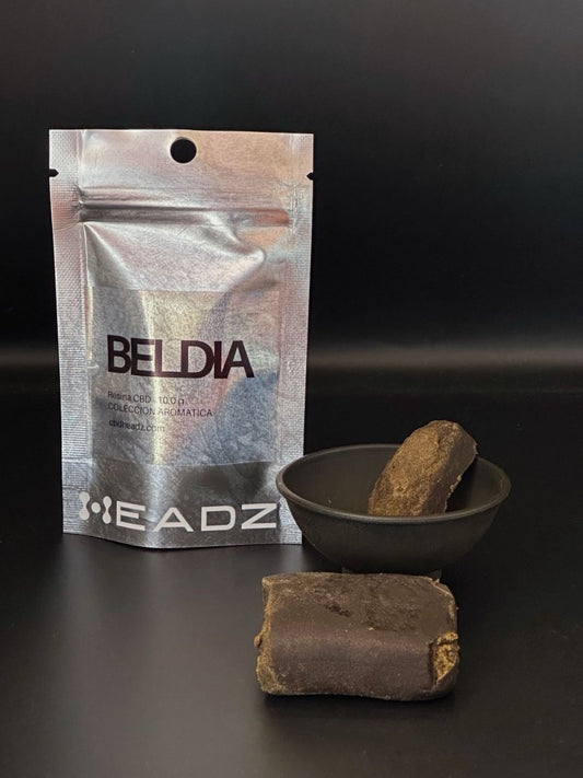 Hash CBD Beldía prensado junto a su bolsa HEADZ